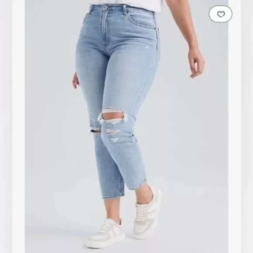 Abercrombie Fitch The Mom High Rise Blue Light Wash Jeans, Size 32/14 (W7)